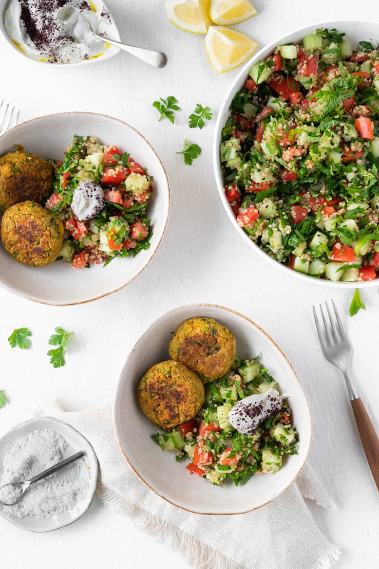 Quinoatabouleh met falafel