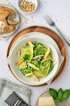 Gevulde pasta met lentegroenten