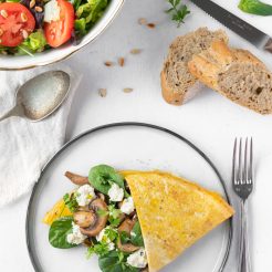 Omelet met champignons en kruidenkaas