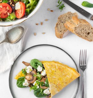 Omelet met champignons en kruidenkaas