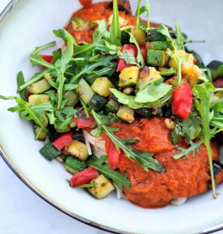 Pasta met tomatensaus en gebakken groentjes