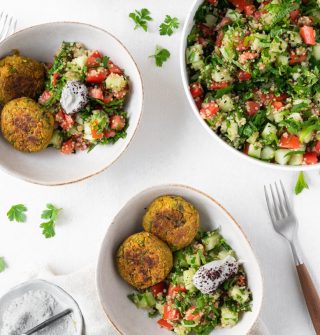 Quinoatabouleh met falafel