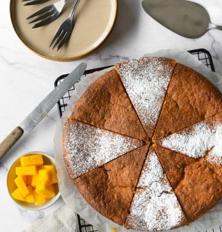 Yoghurt mango cake geheel