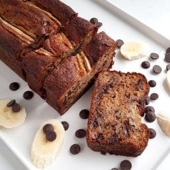 Bananenbrood met pure chocolade en noten