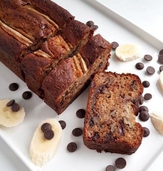 Bananenbrood met pure chocolade en noten