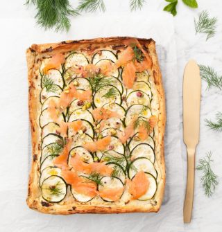 kruidenplaattaart met courgette en zalm-vierkant-2